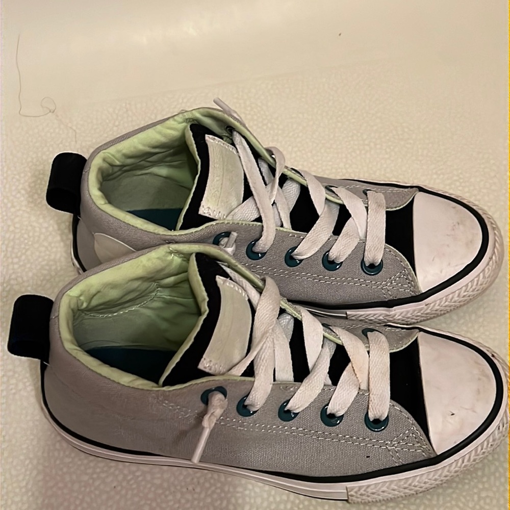 All Star Converse (unisex) size 2y. Gray/Lime/Blue